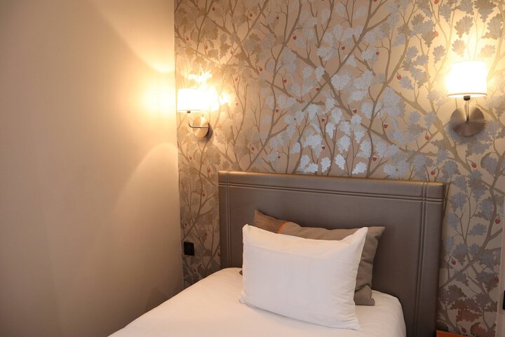 Room 11 of 49