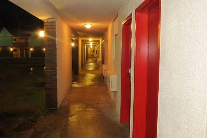 Ballroom/Hall 14 of 18