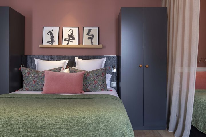 Room 11 of 52