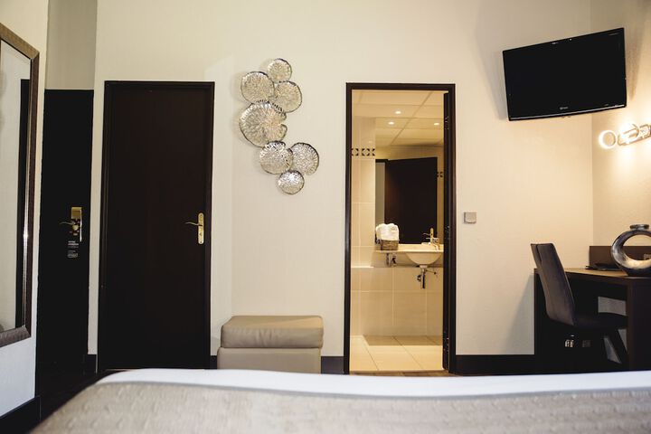 Room 10 of 51