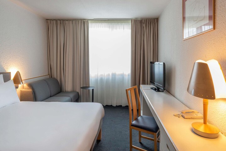 Room 15 of 156
