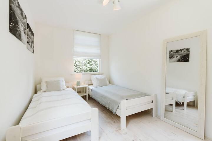 Room 3 of 27