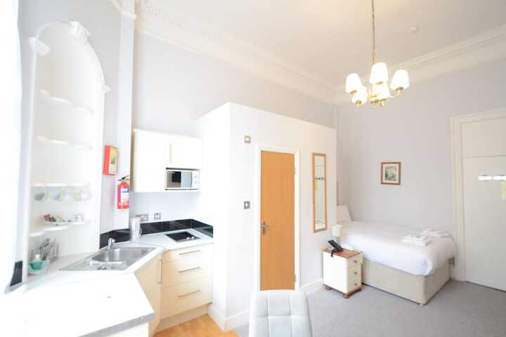 Room 208 of 371