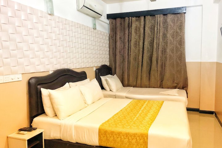 Room 13 of 28