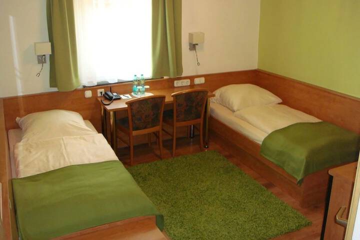 Room 16 of 76