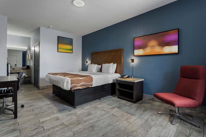 Room 13 of 26