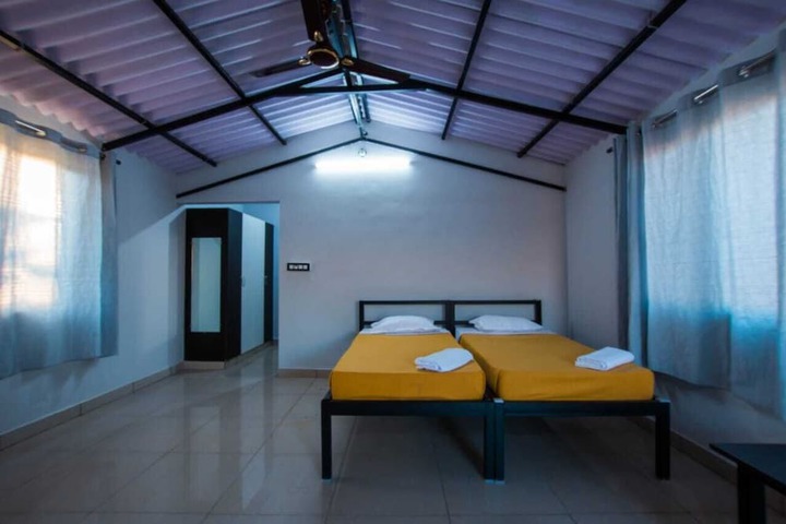 Room 4 of 11