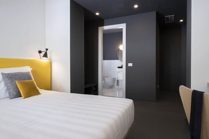 Room 4 of 33
