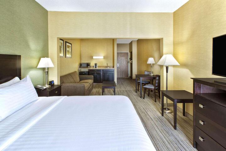 1 King Bed Accessible (12 of 12)
