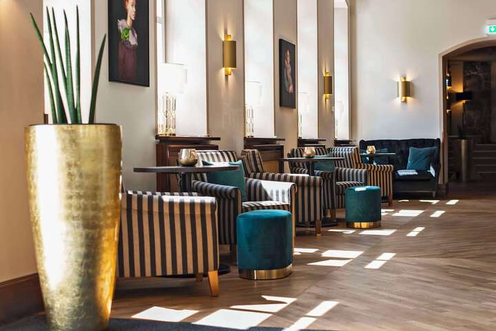 Entrance & Lobby