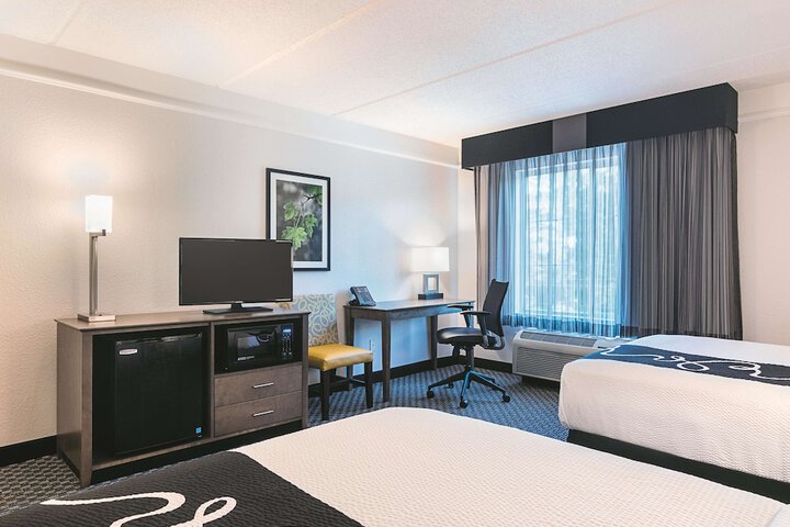 2 Double Beds (4 of 10)