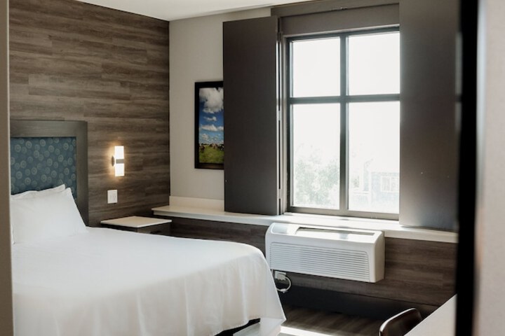 Room 19 of 175