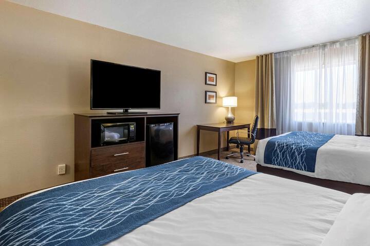 1 Queen Bed (8 of 11)