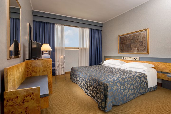 Room 12 of 30