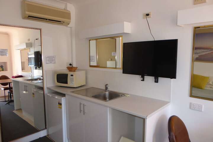 Room 13 of 40