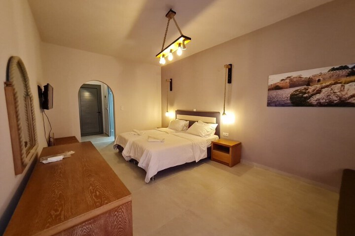 Room 6 of 45