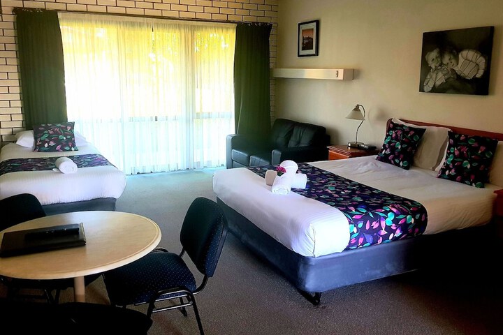 Room 18 of 99