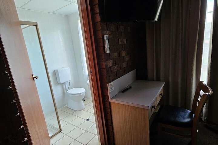 Room 27 of 34