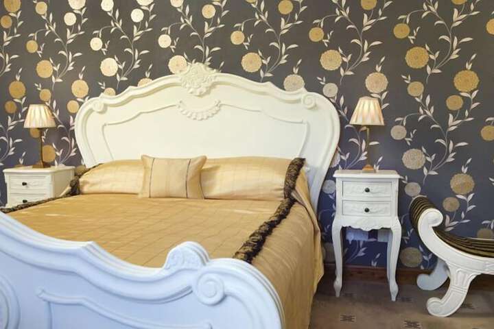 Room 15 of 36