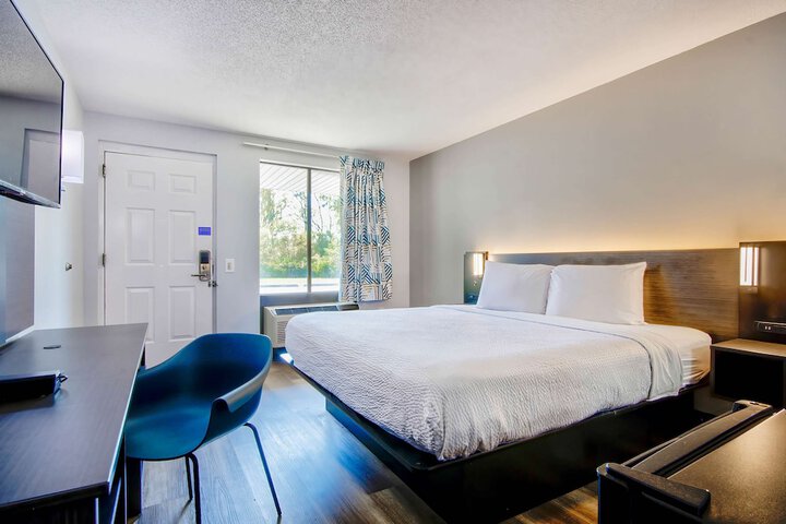 Room 13 of 27
