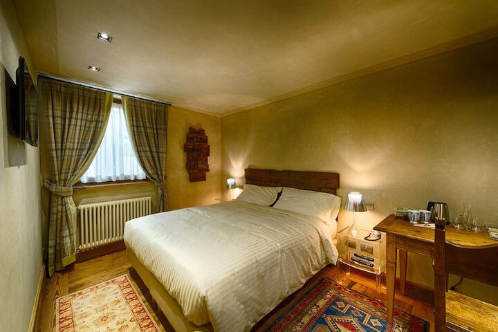 Room 4 of 44