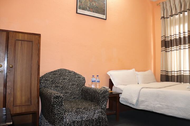Room 11 of 32