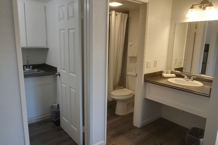 Room 32 of 41