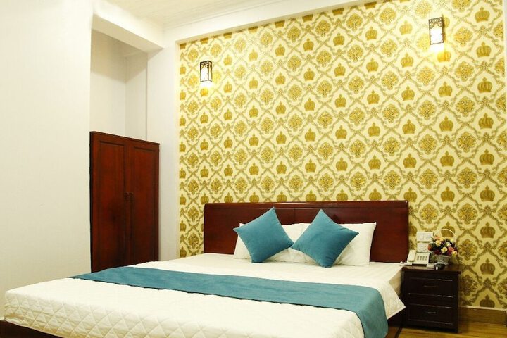 Room 8 of 23