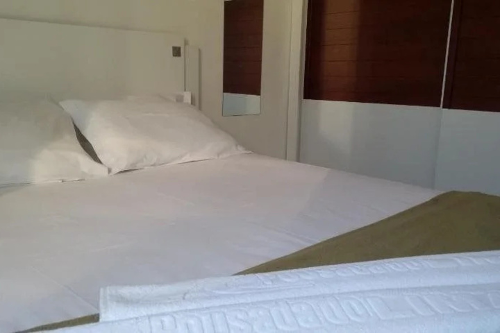 Room 5 of 13