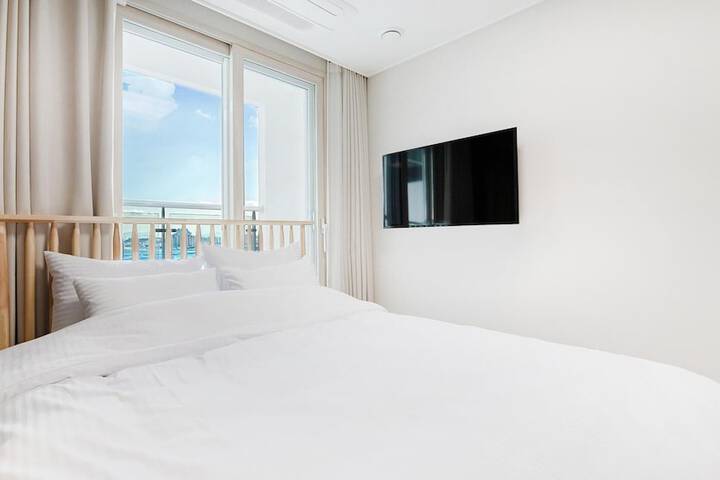 Room 251 of 640