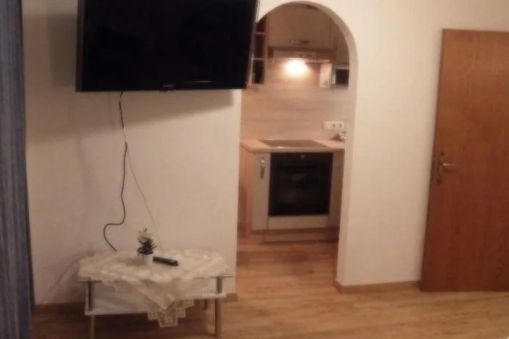 Room 4 of 18