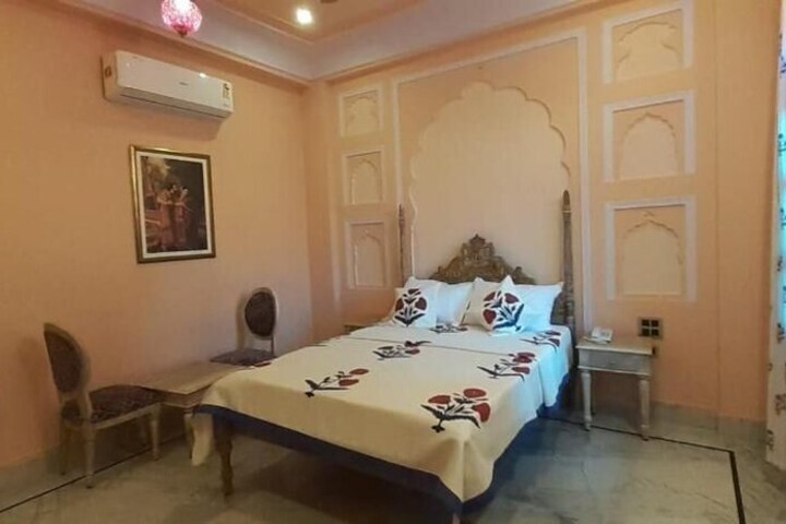 Room 11 of 23