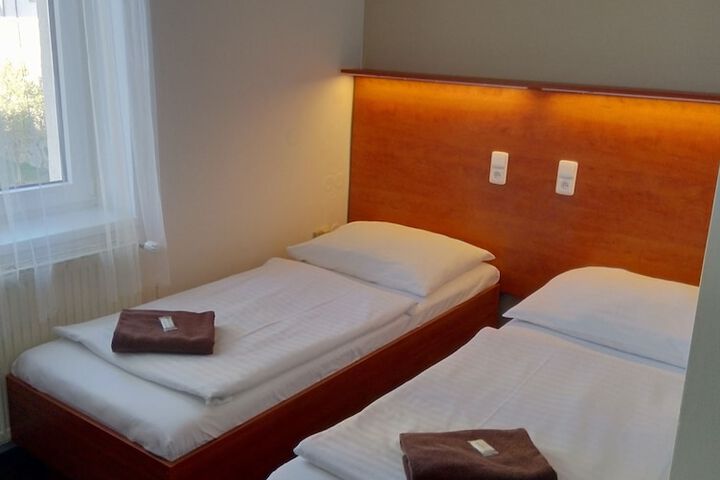 Room 2 of 25