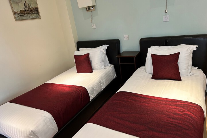 Room 42 of 97