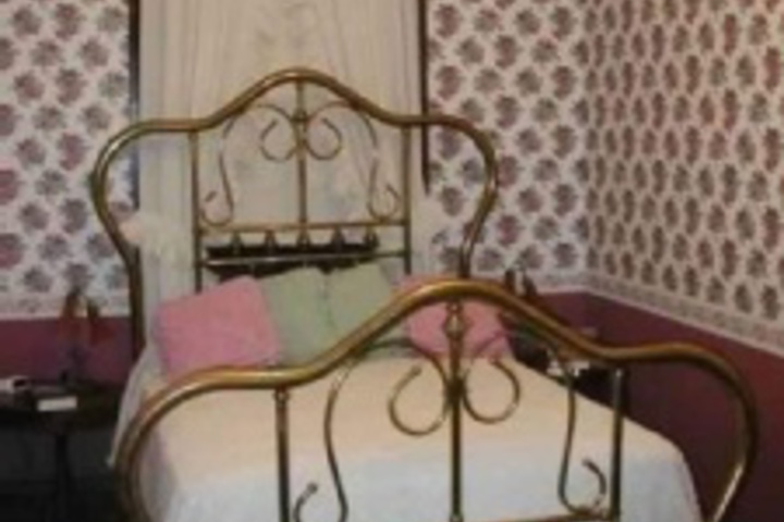 Room 176 of 240