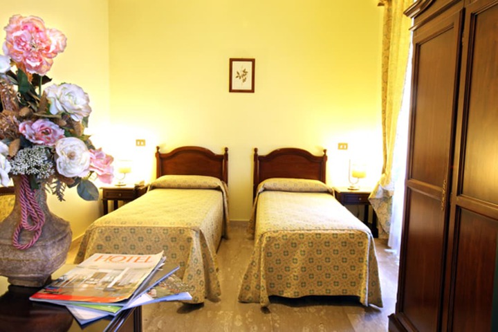 Room 9 of 42