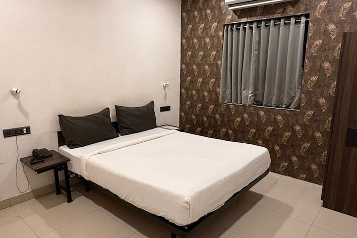 Room 7 of 14