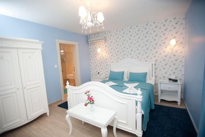 Room 4 of 66