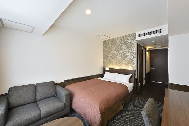 Room 7 of 49