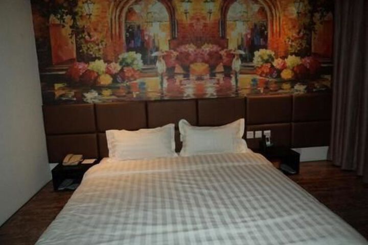 Room 22 of 29