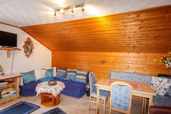Room 4 of 13