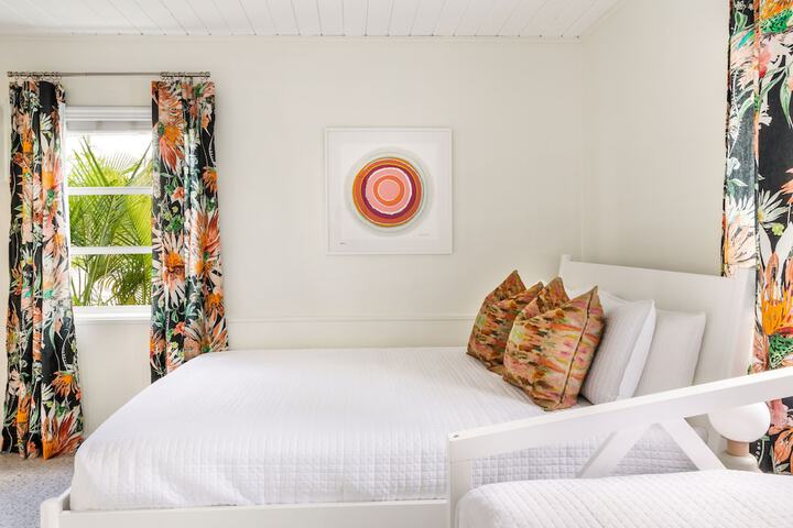 Room 32 of 142