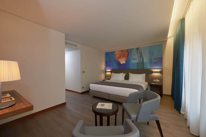 Room 9 of 101