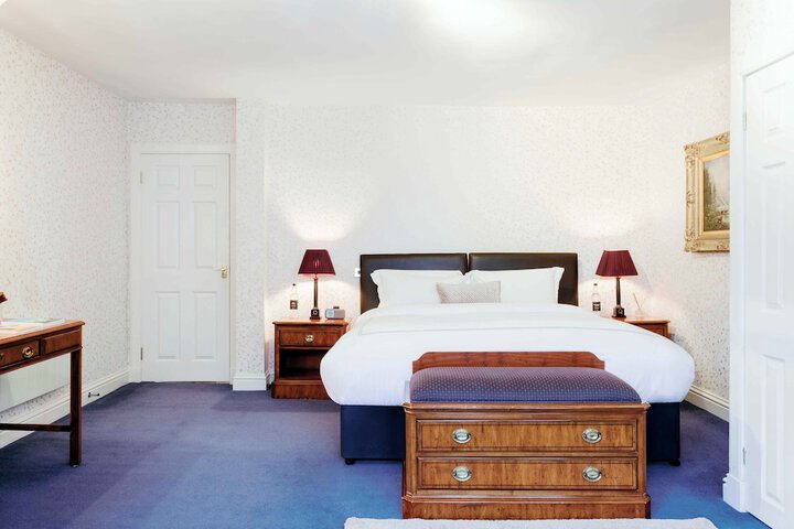 Room 28 of 68