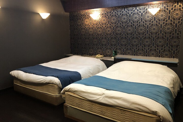 Room 2 of 17