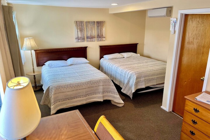 Room 12 of 106