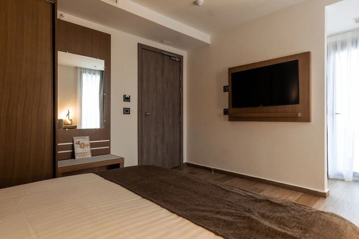 Room 9 of 47
