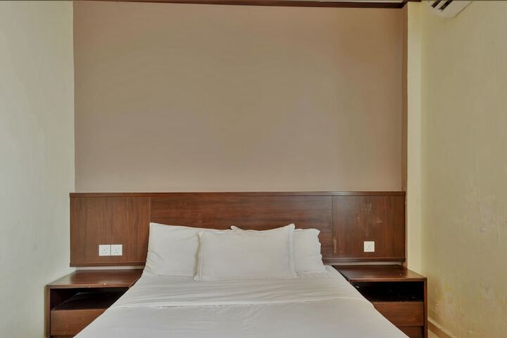 Room 13 of 35