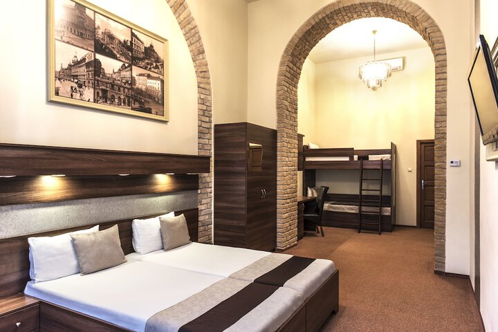 Room 8 of 38
