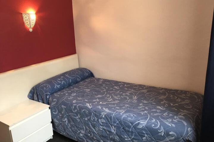 Room 4 of 40